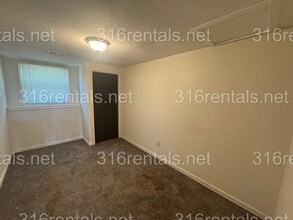 1500 E 10th St in Newton, KS - Building Photo - Building Photo