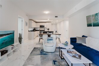 1010 Brickell Ave, Unit 2709 in Miami, FL - Building Photo - Building Photo