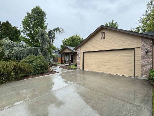2529 W Sheryl St in Meridian, ID - Foto de edificio - Building Photo