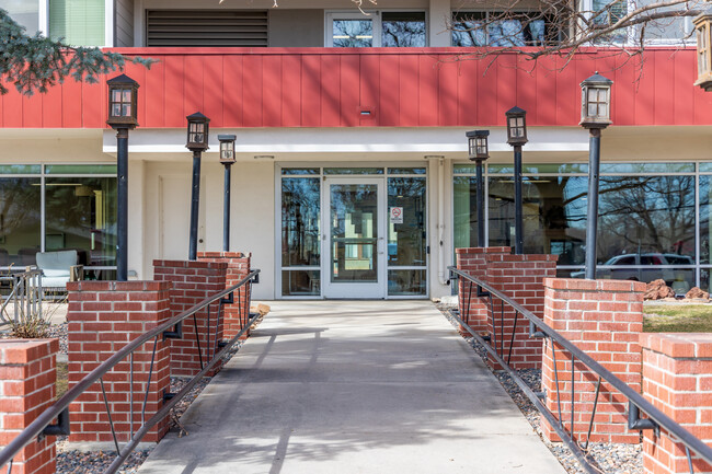 Highland West Senior Citizens Apartments in Wheat Ridge, CO - Building Photo - Building Photo