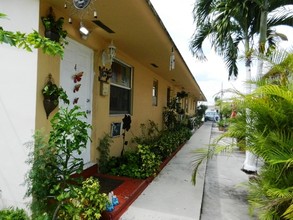 66 W 9th St in Hialeah, FL - Building Photo - Building Photo