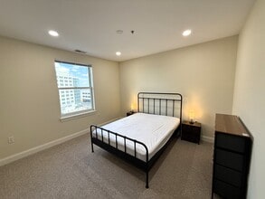 38 Maryland Ave, Unit Penthouse 608 in Rockville, MD - Foto de edificio - Building Photo