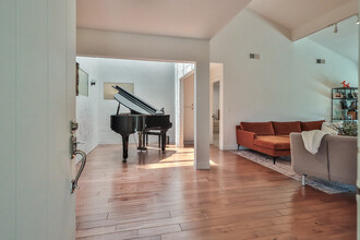 1243 Clippers Cir in Westlake Village, CA - Building Photo - Building Photo