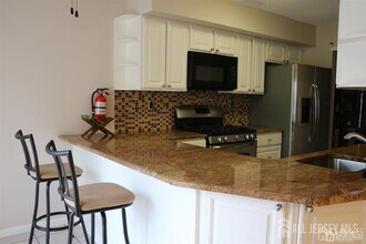 114 Daniel Ct in Kendall Park, NJ - Building Photo - Building Photo