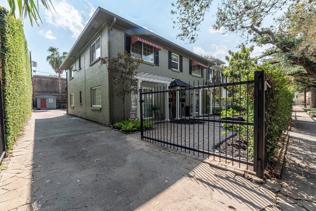 210 Emerson St in Houston, TX - Building Photo