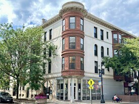 614 W Surf St, Unit K09J in Chicago, IL - Building Photo