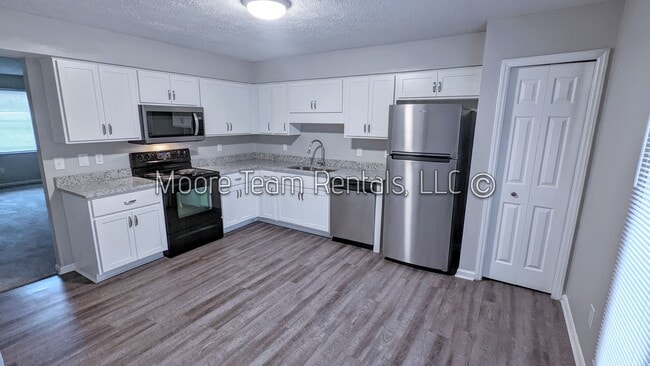 2188 Howard Gap Rd in Hendersonville, NC - Building Photo - Building Photo