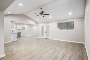 1702 Athens Dr in New Caney, TX - Building Photo