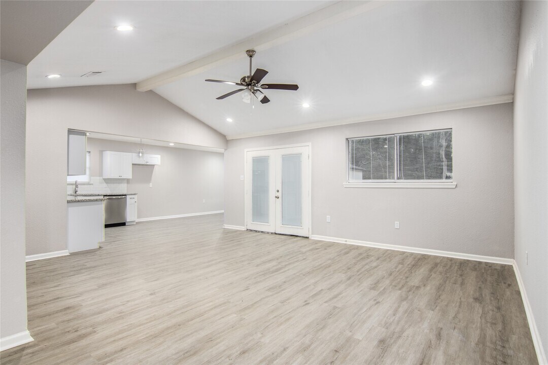 1702 Athens Dr in New Caney, TX - Building Photo