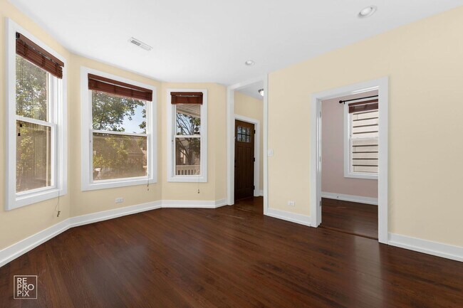 3320 W Warner Ave in Chicago, IL - Building Photo - Building Photo