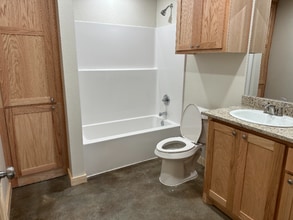 407 S 4th Ave in Marietta, OK - Foto de edificio - Building Photo