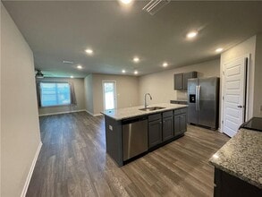 1068 Burlington Pass Dr in Mobile, AL - Building Photo - Building Photo