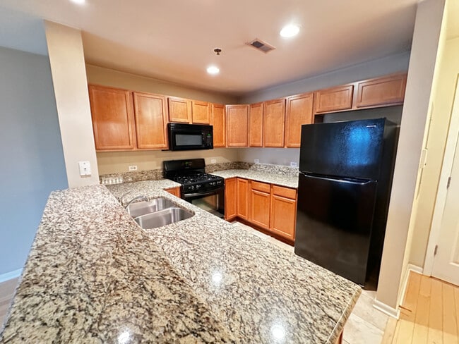 8255 Skokie Blvd in Skokie, IL - Building Photo - Building Photo