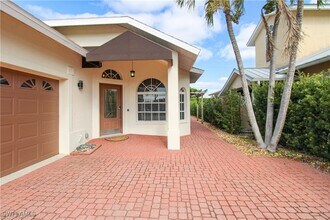 801 99th Ave N in Naples, FL - Building Photo - Building Photo