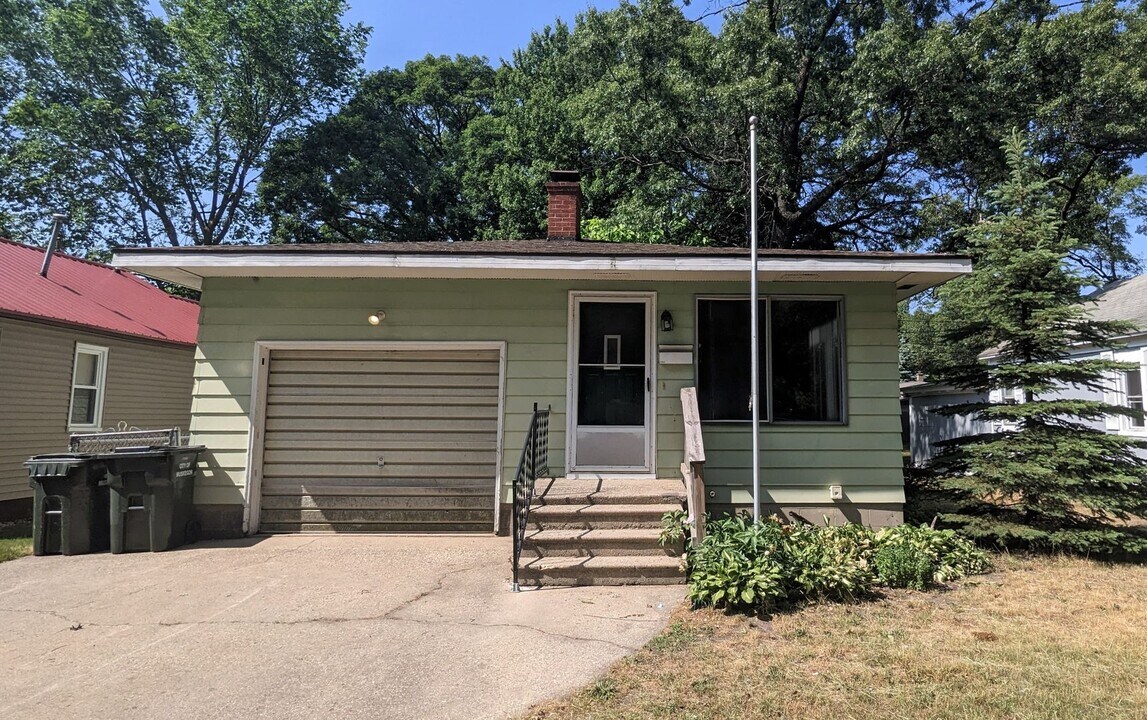 1264 Flower Ave in Muskegon, MI - Building Photo