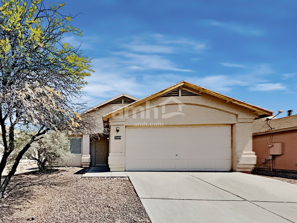 7049 E Strike Eagle Way in Tucson, AZ - Building Photo