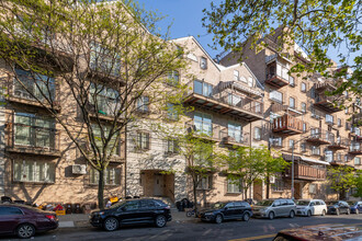 111 Lorimer St in Brooklyn, NY - Building Photo - Building Photo