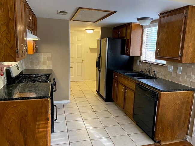 7003 Winedale Dr in Austin, TX - Building Photo - Building Photo
