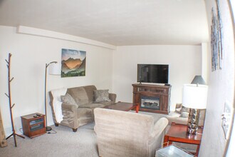 1902 E Avenue D, Unit 1902 and a half in Bismarck, ND - Building Photo - Building Photo