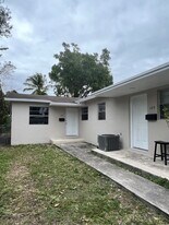 147 NE 168th St in North Miami Beach, FL - Building Photo