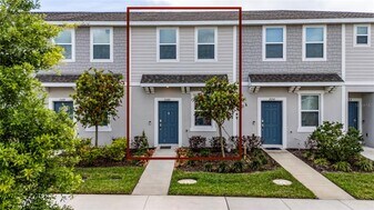 2060 Viewfinder St in Kissimmee, FL - Building Photo