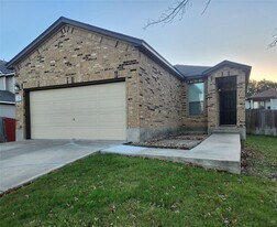 205 Beech Dr in Kyle, TX - Building Photo