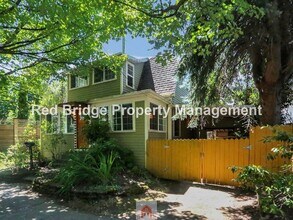 5915 SE 15th Ave in Portland, OR - Building Photo - Building Photo
