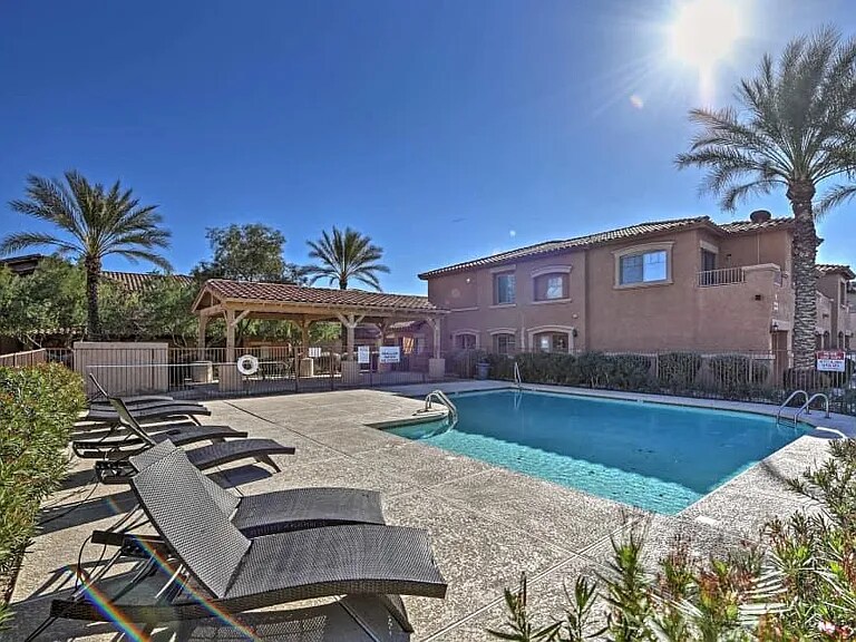 525 N Miller Rd in Scottsdale, AZ - Building Photo