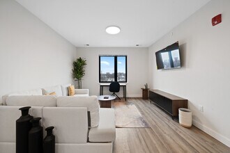 49 N Day St in Orange, NJ - Foto de edificio - Building Photo