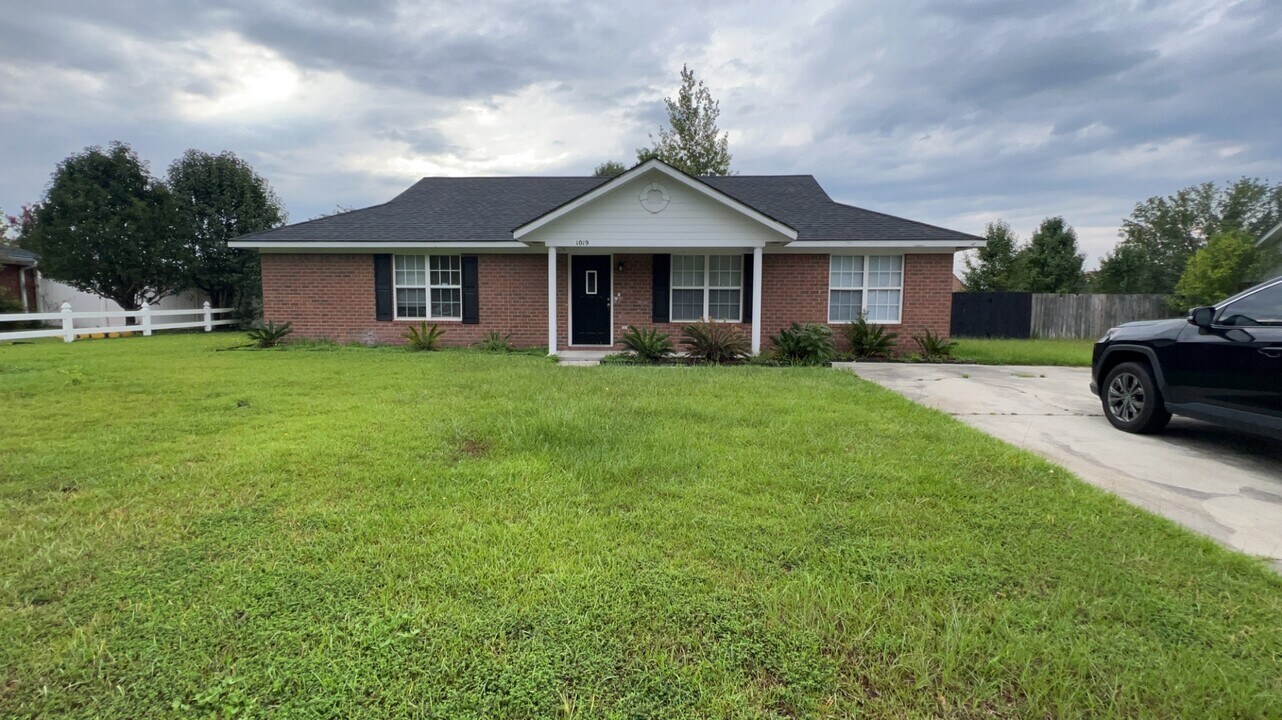1019 Barley Dr in Hinesville, GA - Building Photo