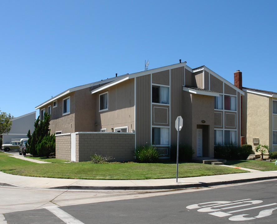 4862 Neely Cir in Huntington Beach, CA - Building Photo