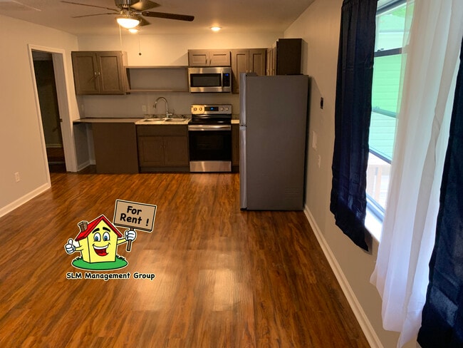 5617 Oak St, Unit C in Eastman, GA - Building Photo - Building Photo
