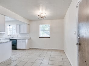 3300 SW 40th St in Oklahoma City, OK - Building Photo - Building Photo