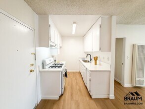 5461 Kester Ave in Los Angeles, CA - Building Photo - Building Photo