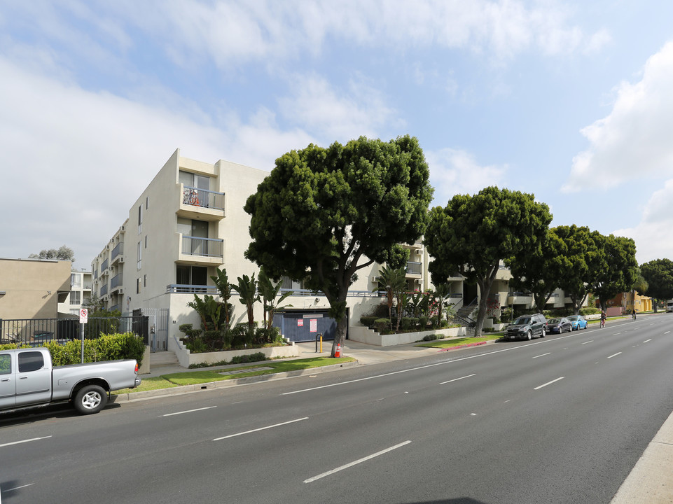 Venice-Barry Apartments in Los Angeles, CA - Building Photo