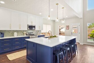 8615 Discus Dr in Humble, TX - Foto de edificio - Building Photo