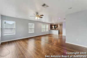 935 Schley Ave in San Antonio, TX - Building Photo - Building Photo