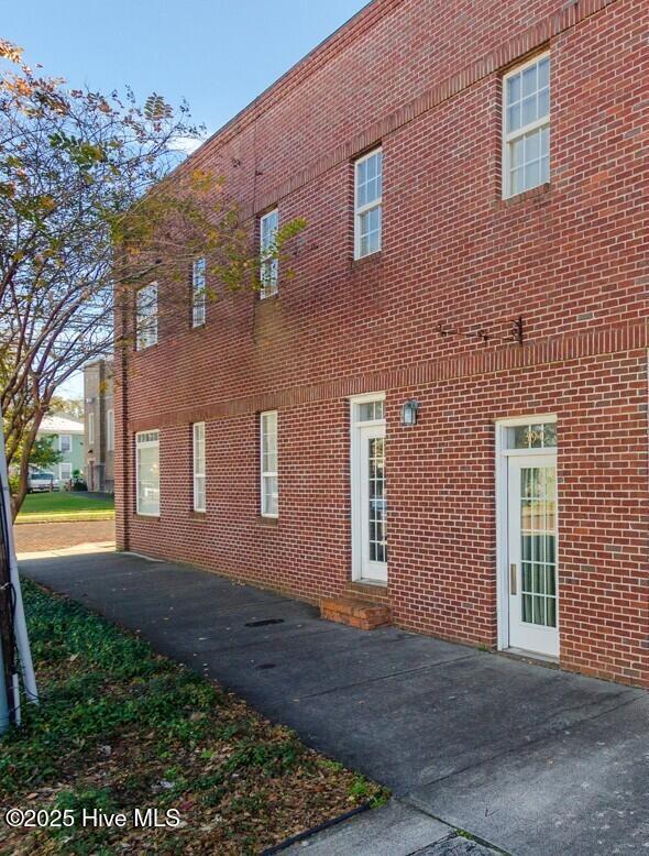 property at 319 N 4th St
