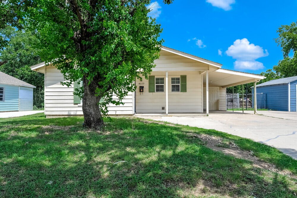 4229 Frazier Ave in Fort Worth, TX - Building Photo