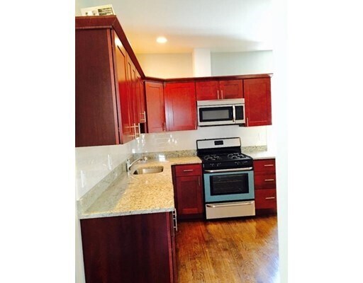 47 Beech Glen St, Unit 1 in Boston, MA - Foto de edificio