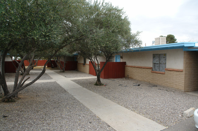 2431-2441 N Fair Oaks Ave in Tucson, AZ - Building Photo - Building Photo