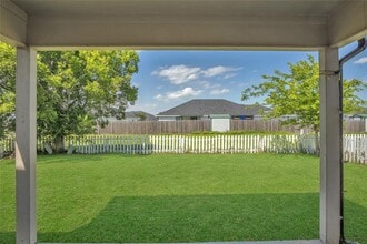 5011 Hauna Ln in Dickinson, TX - Foto de edificio - Building Photo