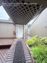 3221 SW 319th Pl in Federal Way, WA - Building Photo - Building Photo