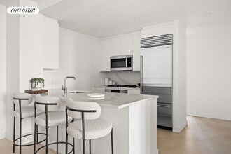 300 E 83rd St in New York, NY - Building Photo - Building Photo