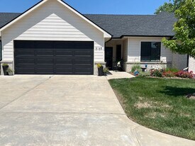 5169 N Villa Pl in Bel Aire, KS - Building Photo