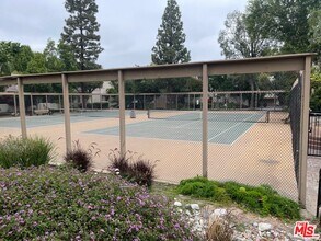 6201 Shoup Ave-Unit -81 in Los Angeles, CA - Building Photo - Building Photo