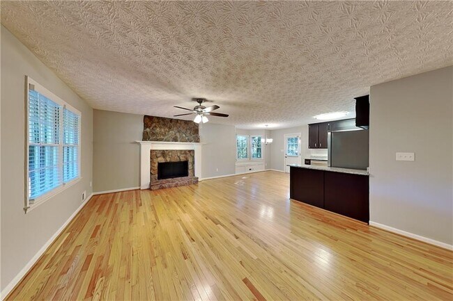 5225 Shadow Wood Dr in Canton, GA - Building Photo - Building Photo