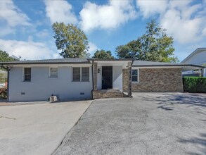 1410 N Druid Hills Rd, Unit 1 in Atlanta, GA - Building Photo - Building Photo