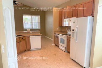 4553 Gateway Blvd in Wesley Chapel, FL - Foto de edificio - Building Photo