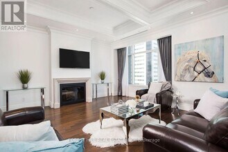 311-4311 Bay St. in Toronto, ON - Building Photo - Building Photo
